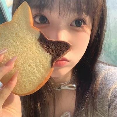 故烧高烛照红妆